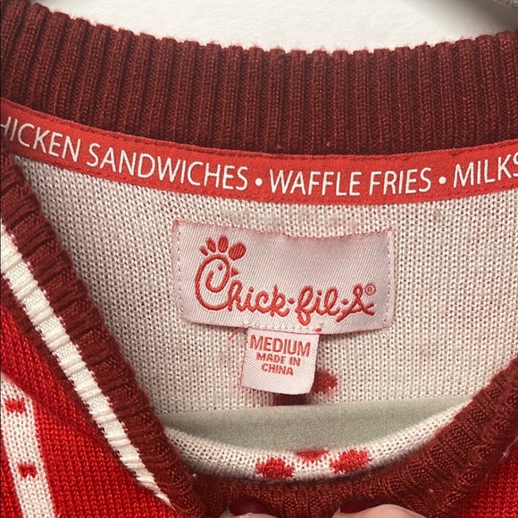 Chick Fil A Red Graphic Men's Crewneck Collector Sweater - Picture 4 of 7